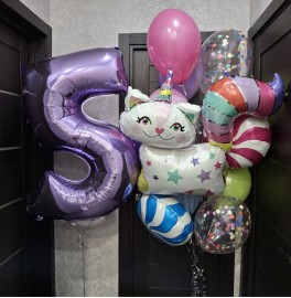 Композиция из шаров на 5 лет "Кошечка"